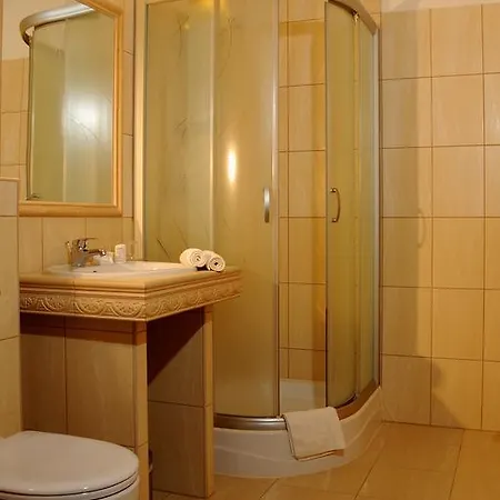 Hotel Folwark Stara Winiarnia 3*