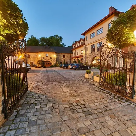 Folwark Stara Winiarnia 호텔 므사나 돌나