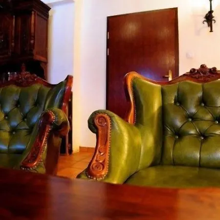 فندق Folwark Stara Winiarnia 3*