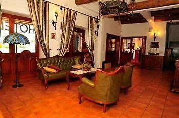 Hotel Folwark Stara Winiarnia 3*