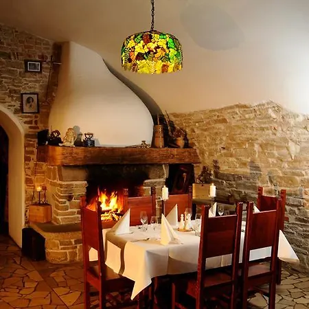 Hotel Folwark Stara Winiarnia 3*