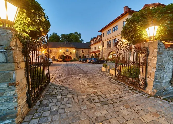 Folwark Stara Winiarnia 호텔 므사나 돌나