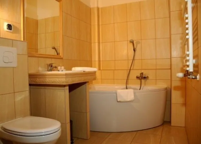 Folwark Stara Winiarnia Hotel 3*