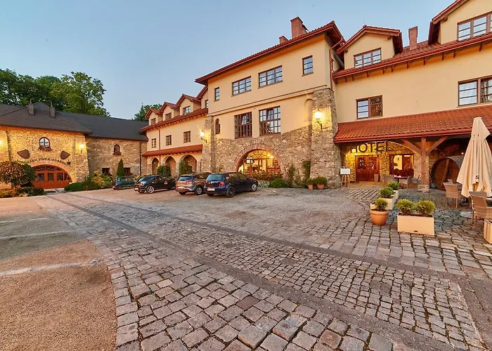 Hotel Folwark Stara Winiarnia 3*