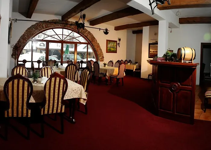 Folwark Stara Winiarnia 3*